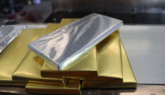Macchina di imballaggio per barrette di cioccolato ad alta velocità con funzione di colla