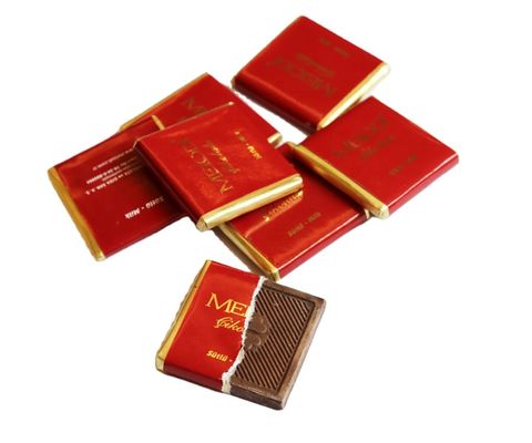 Precisione e multifunzione della macchina di imballaggio a piega di cioccolato con materiale cartaceo