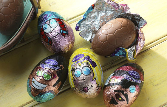 Macchina di avvolgimento di fogli di uova a sfera di cioccolato completamente automatica per la linea di lavorazione alimentare