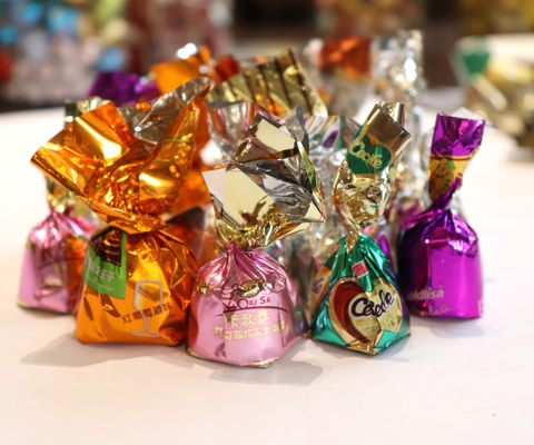 Macchina di imballaggio per confezioni a chiave orizzontale per confezioni di caramelle