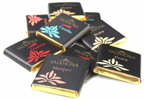 Macchina per avvolgere le buste di cioccolato per un avvolgimento liscio e preciso